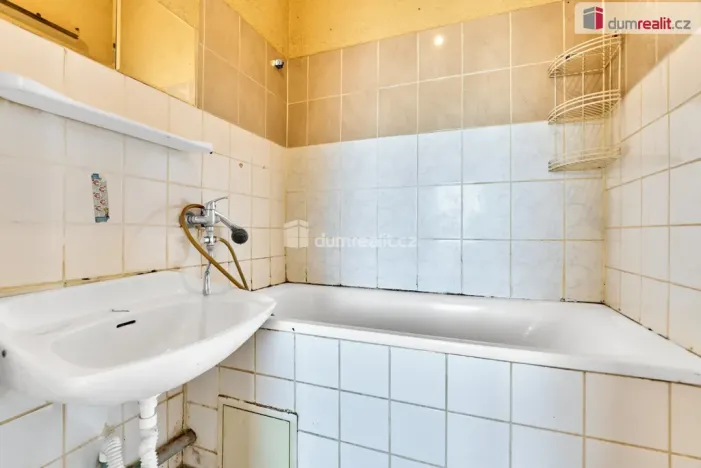Prodej bytu 3+1, Ostrov, Májová, 69 m2