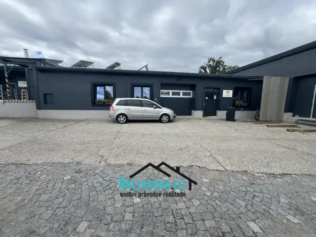 Pronájem obchodního prostoru, Kroměříž, Stoličkova, 93 m2