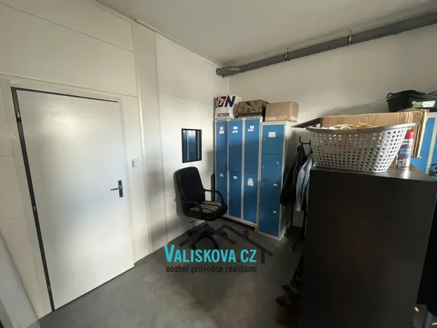 Pronájem obchodního prostoru, Kroměříž, Stoličkova, 93 m2