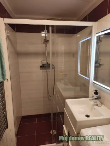 Pronájem bytu 2+kk, Praha - Kobylisy, Frýdlantská, 44 m2