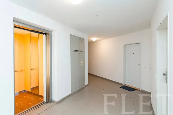 Pronájem bytu 2+kk, Praha - Nusle, Kloboučnická, 56 m2