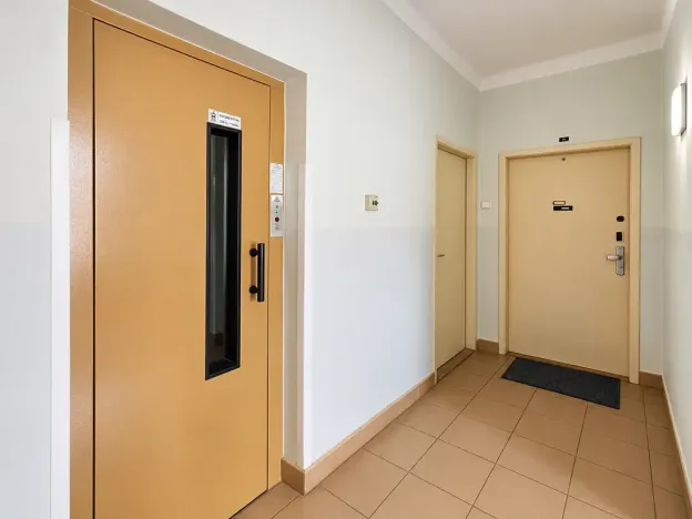 Pronájem bytu 2+kk, Praha - Nusle, Sevřená, 50 m2
