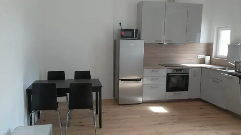 Pronájem bytu 2+kk, Praha - Karlín, Pobřežní, 50 m2