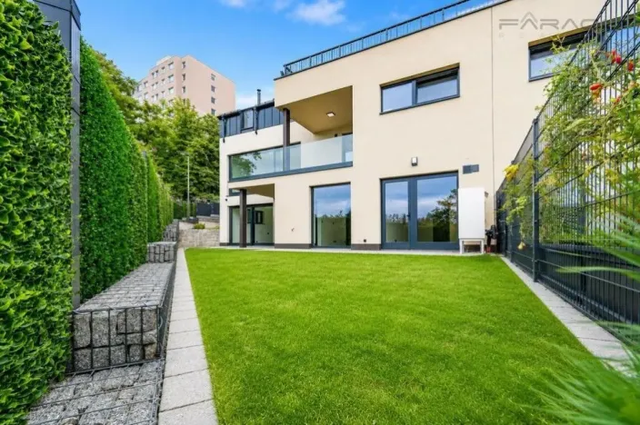 Prodej rodinného domu, Praha - Modřany, 304 m2