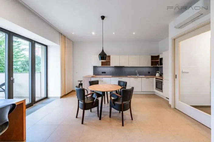 Pronájem bytu 2+kk, Praha - Střešovice, Na Hubálce, 72 m2