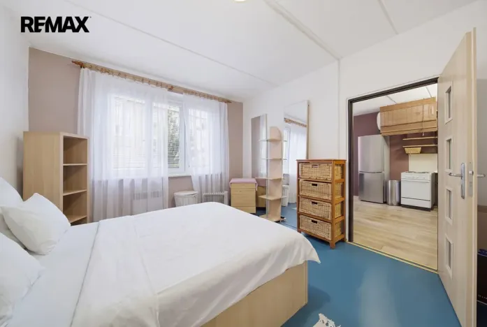 Prodej bytu 1+1, Karlovy Vary - Dvory, Chebská, 33 m2