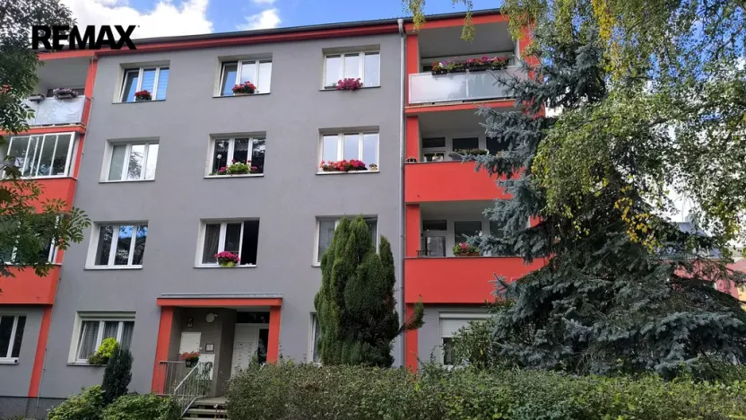 Prodej bytu 1+1, Karlovy Vary - Dvory, Chebská, 33 m2
