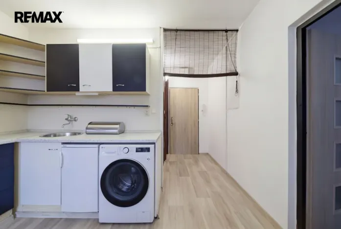 Prodej bytu 1+1, Karlovy Vary - Dvory, Chebská, 33 m2