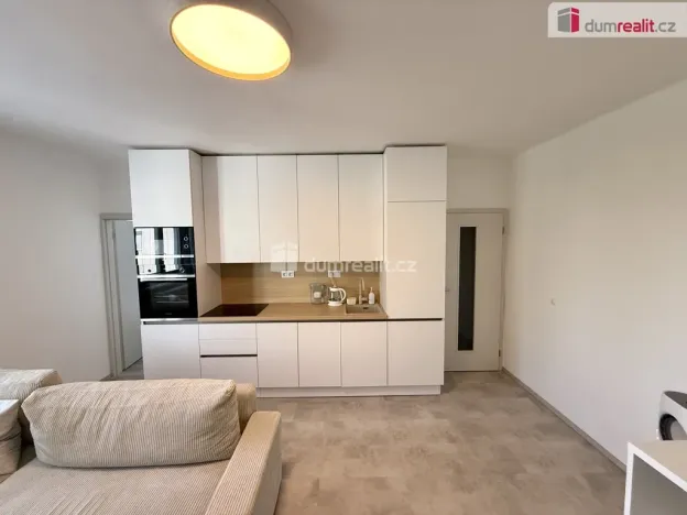 Pronájem bytu 2+kk, Kralupy nad Vltavou - Lobeček, nám. Mládežníků, 38 m2