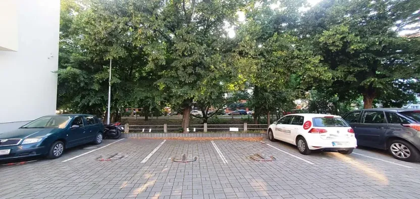 Pronájem garážového stání, Praha - Michle, Magistrů, 18 m2