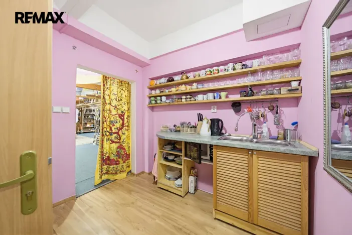 Pronájem obchodního prostoru, Karlovy Vary, Jugoslávská, 142 m2