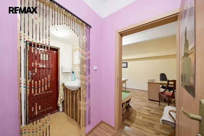 Pronájem obchodního prostoru, Karlovy Vary, Jugoslávská, 142 m2