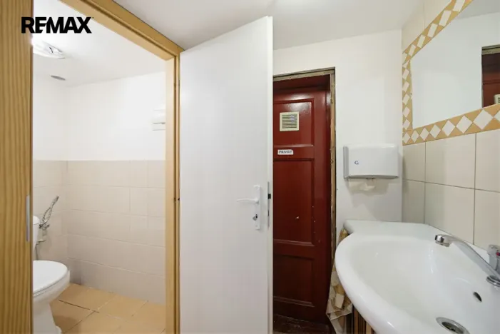 Pronájem obchodního prostoru, Karlovy Vary, Jugoslávská, 142 m2