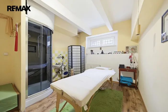 Pronájem obchodního prostoru, Karlovy Vary, Jugoslávská, 142 m2