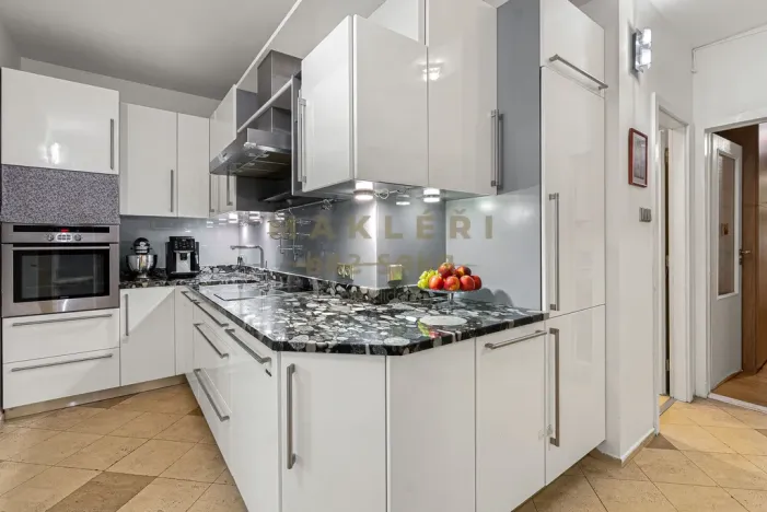 Prodej bytu 4+kk, Praha, Pod lysinami, 80 m2