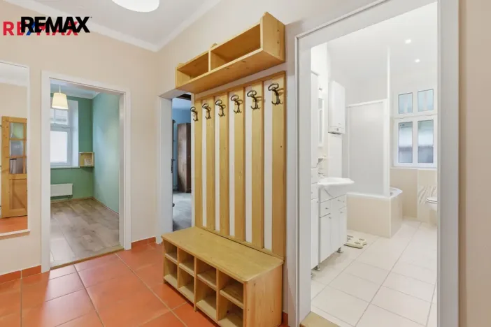 Prodej bytu 4+1, Karlovy Vary, Ondříčkova, 87 m2
