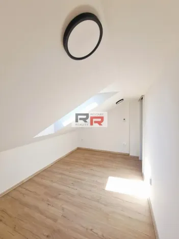 Pronájem bytu 2+kk, Šternberk, Uničovská, 45 m2