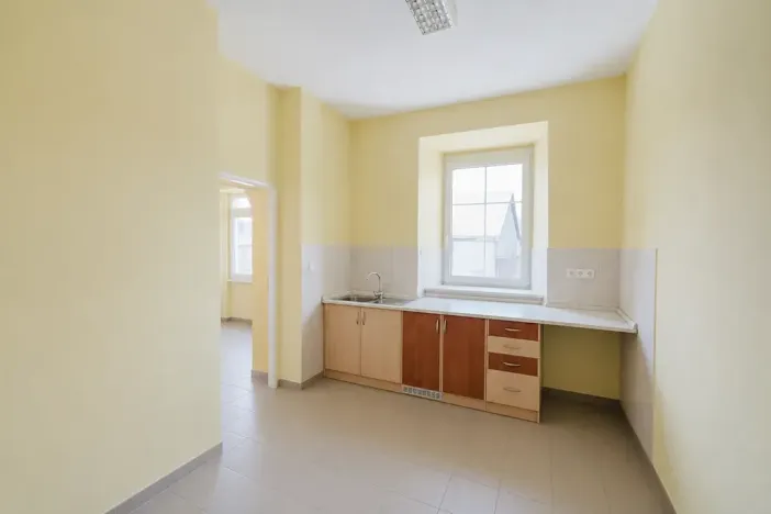 Prodej obchodního prostoru, Kamenice, 1737 m2