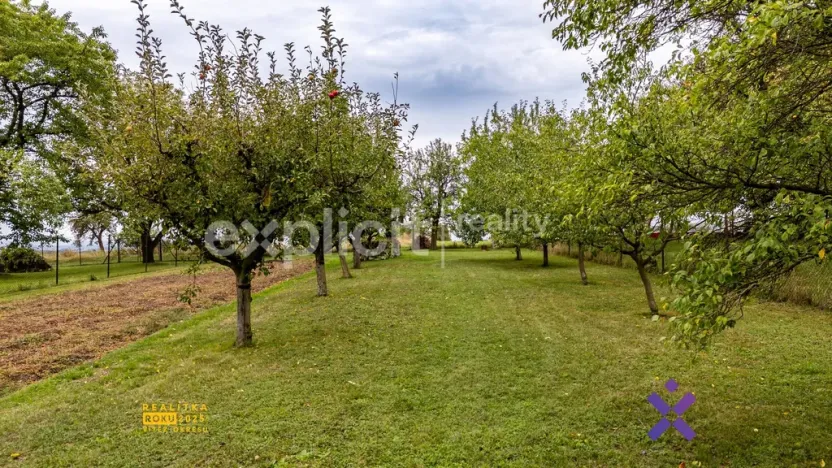 Prodej pozemku pro bydlení, Roštění, 1825 m2