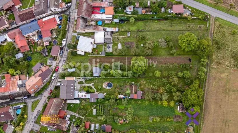 Prodej pozemku pro bydlení, Roštění, 1825 m2