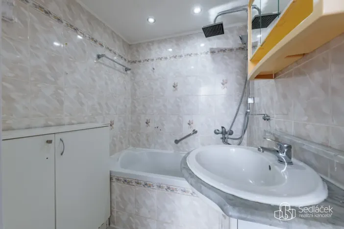 Prodej bytu 3+1, Sokolov, Závodu míru, 84 m2