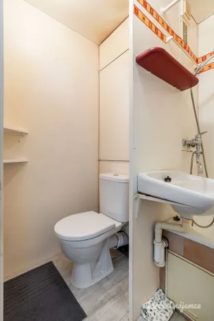 Pronájem bytu 1+kk, Praha - Prosek, Bílinská, 26 m2