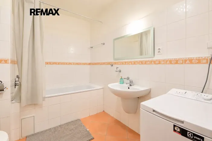 Prodej bytu 1+kk, Praha - Strašnice, Názovská, 35 m2