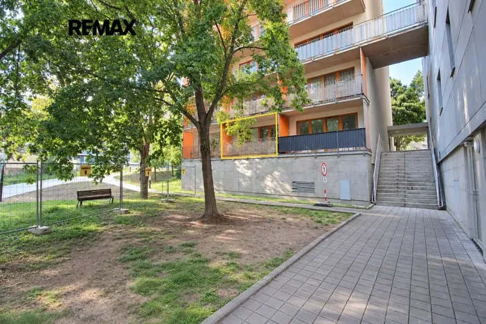 Prodej bytu 1+kk, Praha - Strašnice, Názovská, 35 m2