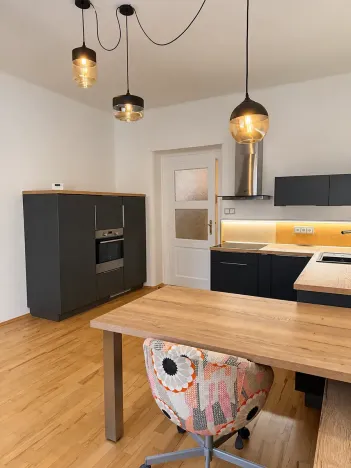 Pronájem bytu 2+kk, Praha - Žižkov, Křišťanova, 58 m2