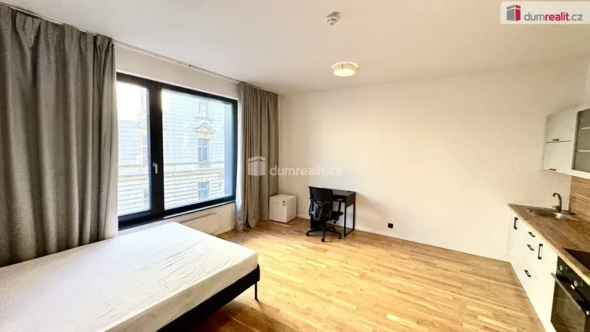 Pronájem bytu 1+kk, Praha - Smíchov, Grafická, 31 m2