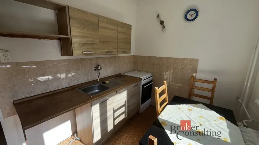 Pronájem bytu 1+1, Karlovy Vary, Sládkova, 35 m2