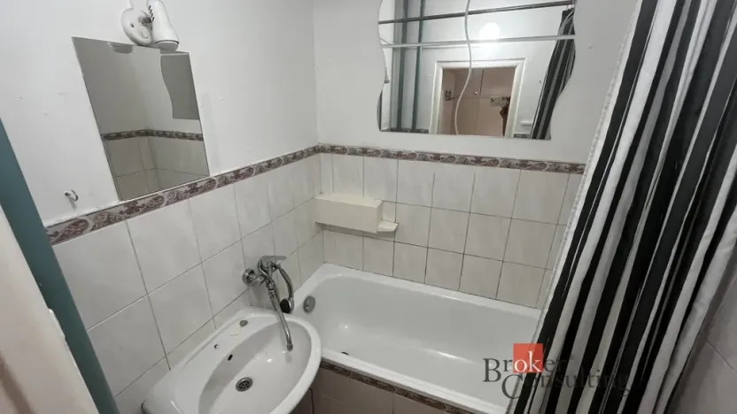 Pronájem bytu 1+1, Karlovy Vary, Sládkova, 35 m2