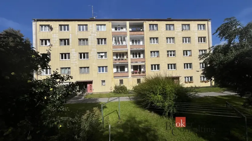 Pronájem bytu 1+1, Karlovy Vary, Sládkova, 35 m2