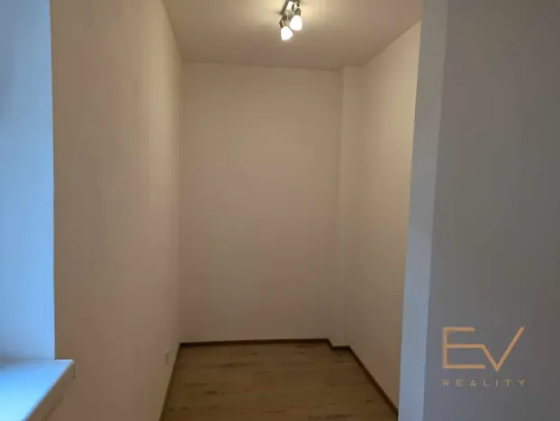 Pronájem bytu 2+kk, Praha - Žižkov, Jeseniova, 58 m2
