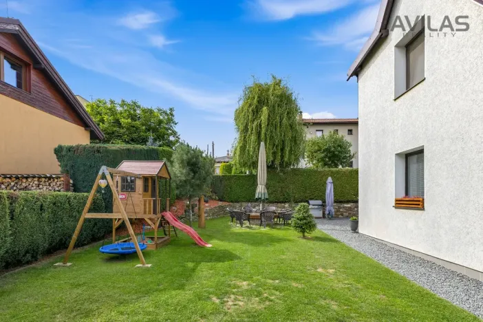 Prodej komerční nemovitosti, Říčany, Kozinova, 300 m2