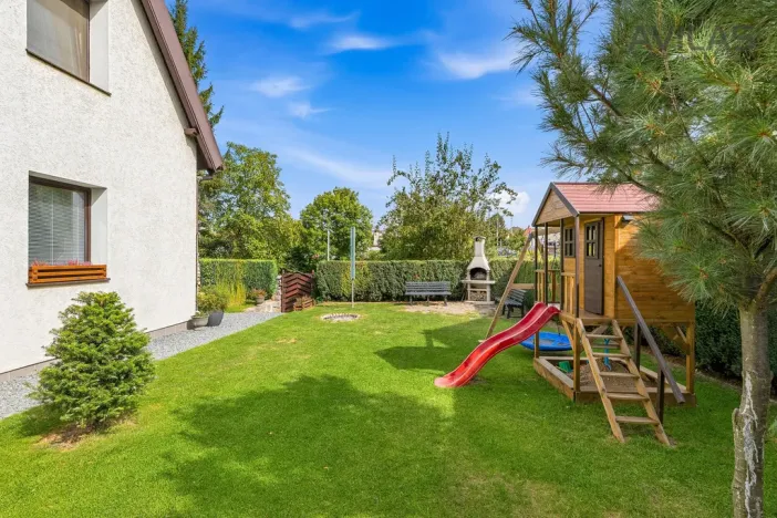 Prodej komerční nemovitosti, Říčany, Kozinova, 300 m2