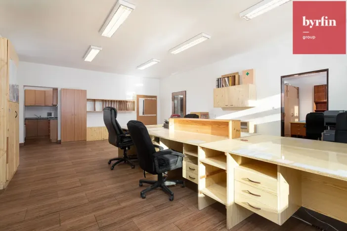 Prodej výrobních prostor, Krnov, Lidická, 12420 m2