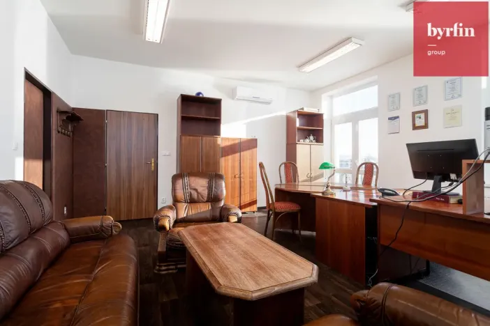 Prodej výrobních prostor, Krnov, Lidická, 12420 m2