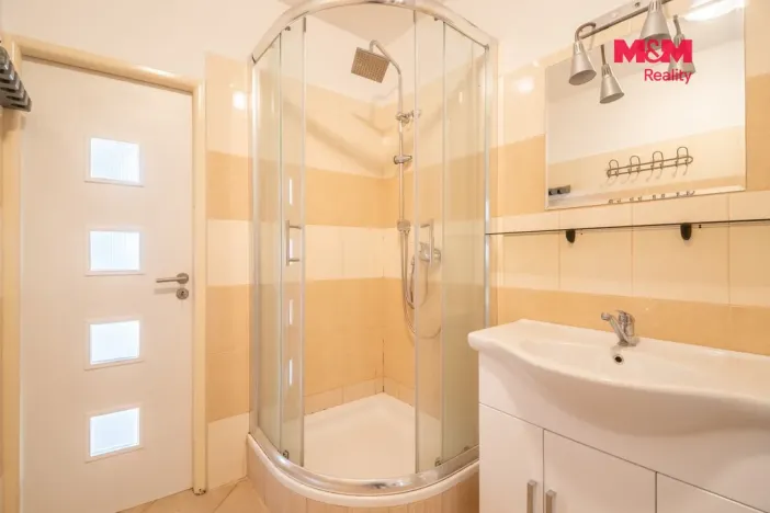 Pronájem bytu 3+1, Praha - Prosek, Jablonecká, 69 m2