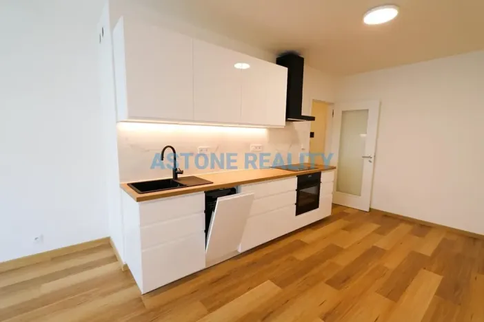 Pronájem bytu 1+kk, Praha - Modřany, Kolmanova, 37 m2