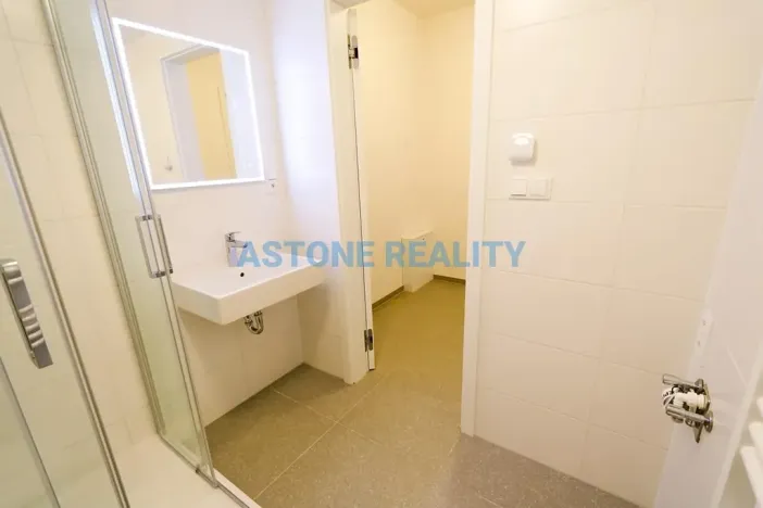 Pronájem bytu 1+kk, Praha - Modřany, Kolmanova, 37 m2