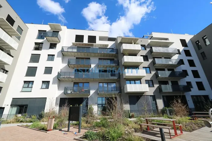 Pronájem bytu 1+kk, Praha - Modřany, Kolmanova, 37 m2