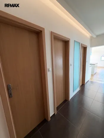 Prodej bytu 3+kk, Šestajovice, Revoluční, 74 m2