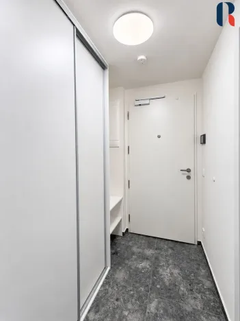 Pronájem bytu 1+kk, Praha - Modřany, Československého exilu, 37 m2