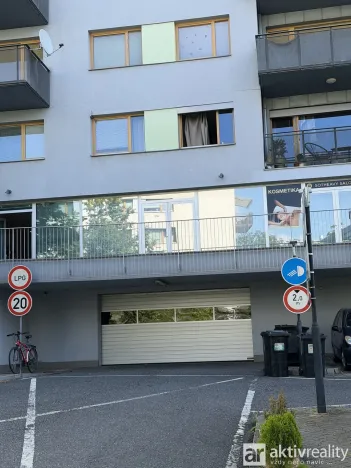 Pronájem garáže, Praha - Vokovice, Tibetská, 18 m2