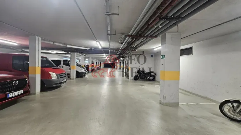 Pronájem garážového stání, Praha - Hostivař, Švehlova, 18 m2