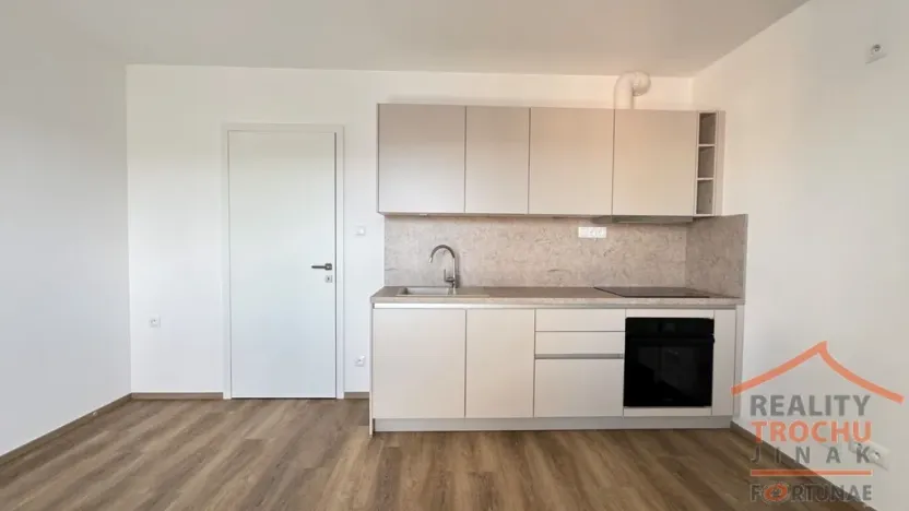Pronájem bytu 2+kk, Hradec Králové, Pod Zámečkem, 44 m2