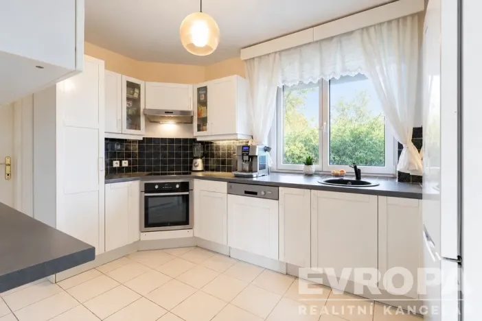 Prodej rodinného domu, Praha - Suchdol, Armádní, 342 m2