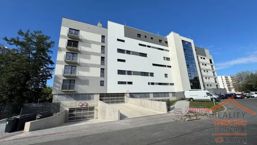 Pronájem bytu 1+kk, Hradec Králové, Pod Zámečkem, 27 m2