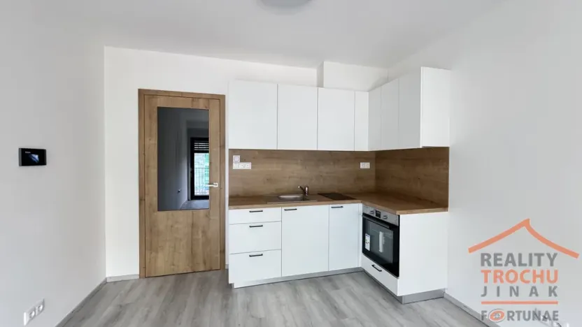 Pronájem bytu 1+kk, Hradec Králové, Pod Zámečkem, 27 m2